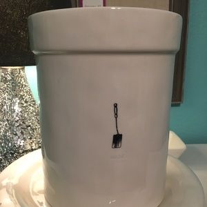 Rae Dunn 6 plates and 1 utensil holder